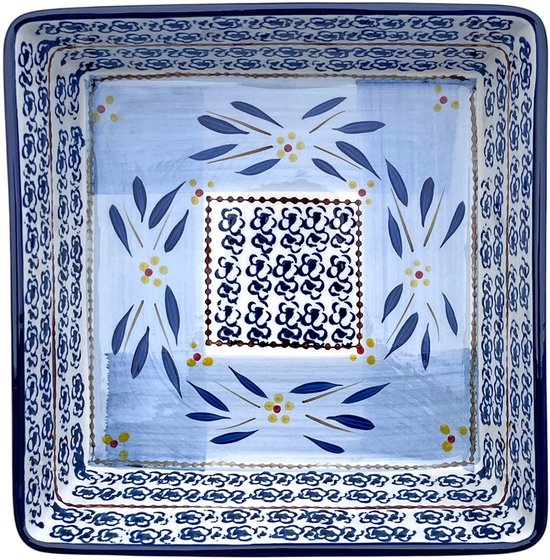 Vierkante ovenschaal met blauwe en witte bloemenpatronen, handgeschilderd.