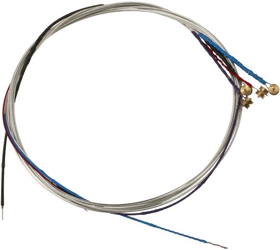 Fazley 11047 vioolsnarenset voor 4/4-formaat viool, met gekleurde wikkelingen en messing kogeleinden.