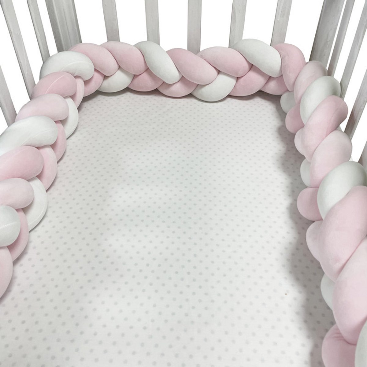 3 Strengen Gevlochten Baby bedomrander - Boxomrander baby - Wiegbumpers - Zachte Bedslang - Bedbumper - Hoofdbeschermer - Parkomrander - Bedrand - Bed bumper ledikant - Antibotsingsvulling - Jongens/Meisjes - Voor past zij- en voorrails - 2 m Roze
