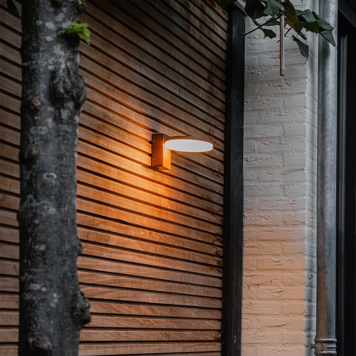 Moderne buiten wandlamp roestbruin IP54 - Strakke aluminium buitenverlichting met geïntegreerde LED