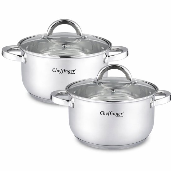 Set van twee kleine roestvrijstalen kookpannen met glazen deksels en handvatten, met het logo 'Cheffinger Home'.