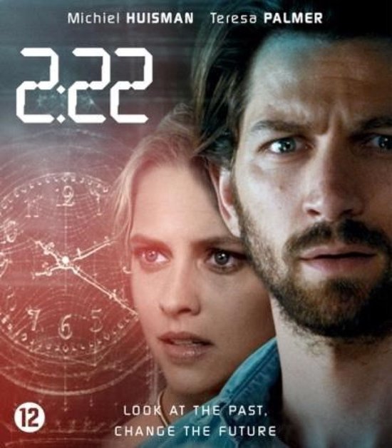 De filmcover van 2:22 toont een man met baard en een vrouw. Op de achtergrond een klok en de tekst 'Look at the past, change the future'.