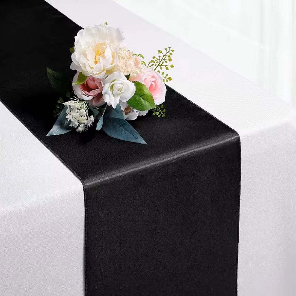 Tafelloper - 30x275cm - Zwart – Polyester - Tafelkleed – Smalle Tafelloper - Eettafel - Dressoir en Salontafel – Tafeldecoratie - Tafelkleden - Tafelloper Lang