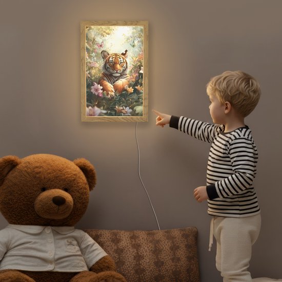 Nachtlampje 20x30 cm - Kinder lampje - Tijger - Bloemen - Jungle - Dieren - Tafellamp kinderkamer - Slaapkamer lamp - Bedlamp kinderen - Kinderlampje stopcontact - Wandlamp babykamer - Nachtlampjes van OnlyWow — afbeelding 5