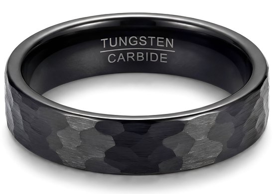 Bague en carbure de tungstène noir à surface martelée, 6mm de large. Texte 'TUNGSTEN CARBIDE' à l'intérieur.