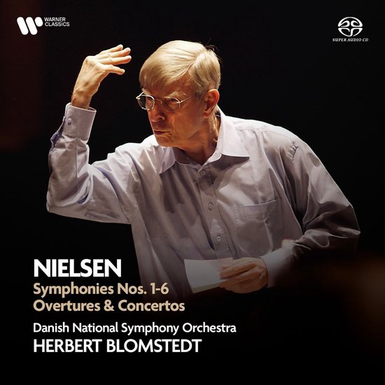 Dirigent Herbert Blomstedt leidt het Deense Nationale Symfonie Orkest op de hoes van Nielsen: Symphonies Nos. 1-6 Overtures & Concertos Super Audio CD.