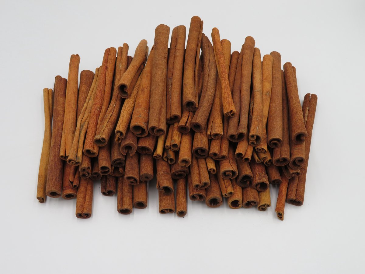 1Kg Kaneel stok A/AA 15 CM - kaneel - cinnamon - decoratie - geur - stok - kerst - decoratie - bloemstuk accessoires