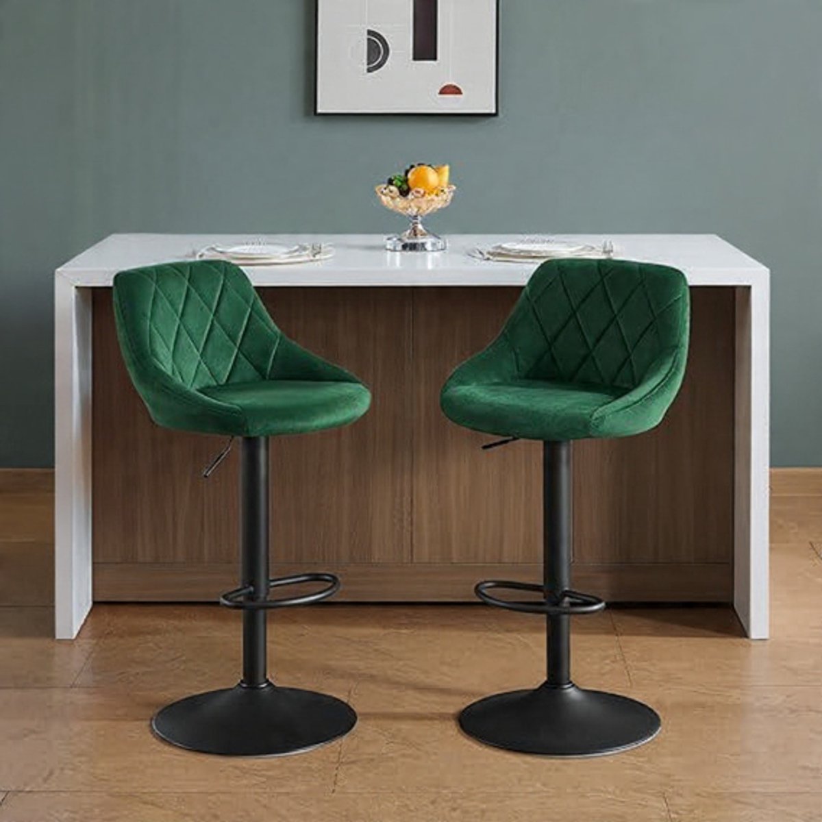 Luxe Velvet Barkruk Donkergroen – 360° Draaibaar & Verstelbaar – Modern Design – 82 cm Zithoogte Casa Serena – 82 cm – Casa Dorada