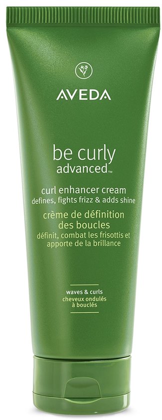 Tube vert de crème perfectrice Aveda Be Curly Advanced avec informations produit.