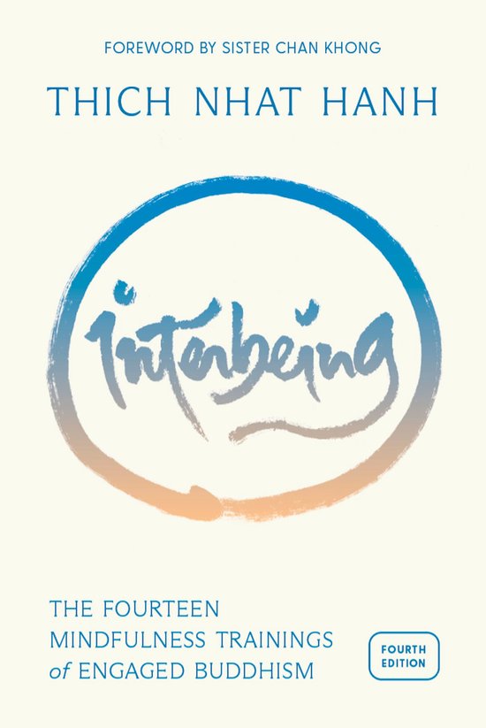 Boek "Interbeing, The Fourteen Mindfulness Trainings of Engaged Buddhism" van Thich Nhat Hanh, vierde editie.