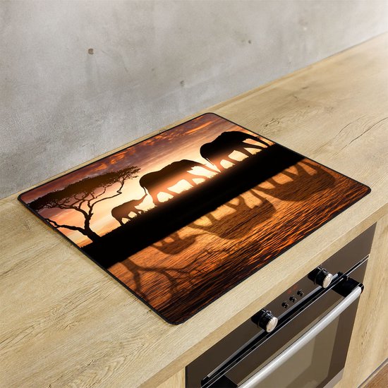 KitchyMist Inductie Beschermer 60x52 cm - Olifanten Familie in de Savanne bij Zonsondergang - Kookplaat Beschermer - Afdekplaat voor Kookplaat - Inductie Mat - Spatscherm Achterwand Keuken