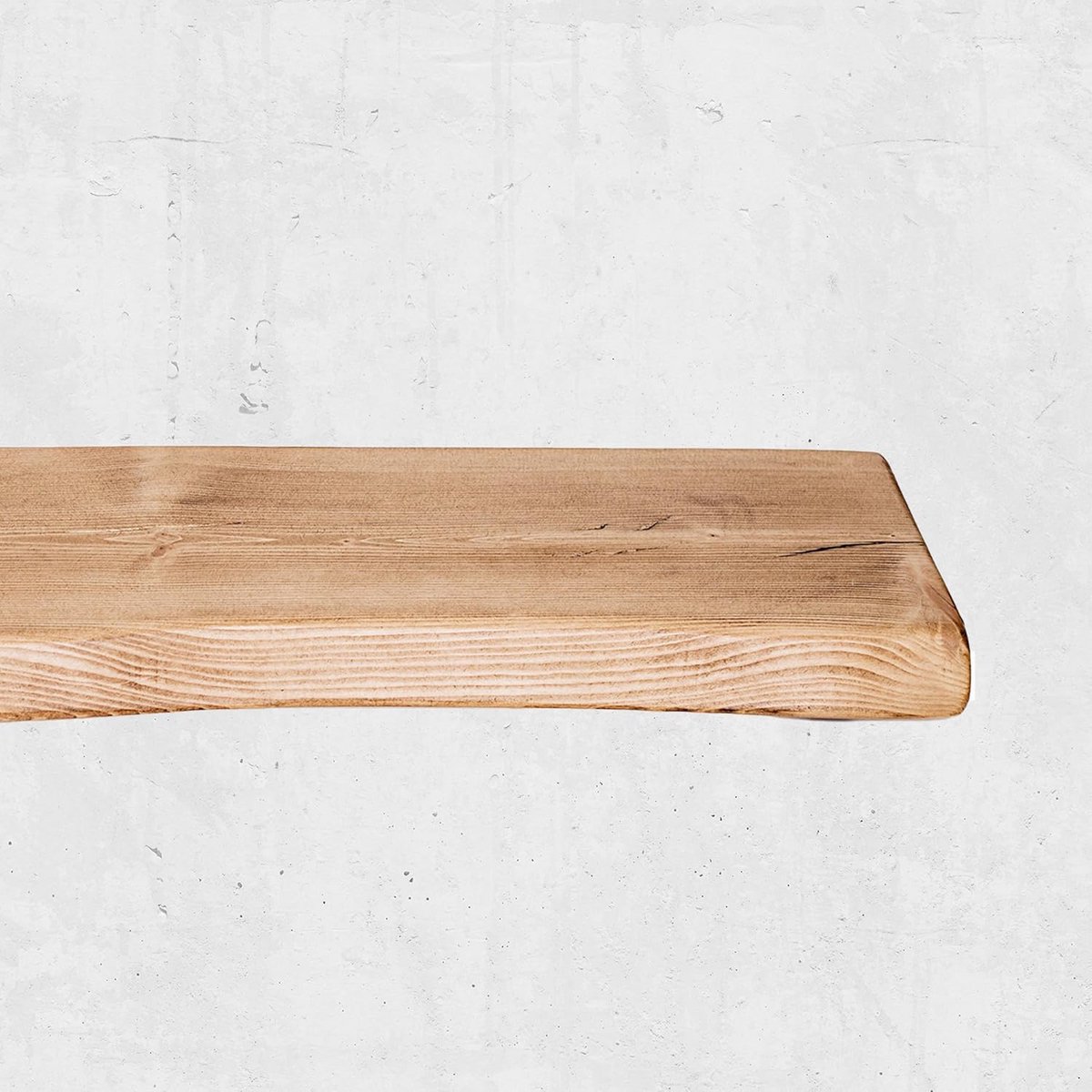 Dikke Live Edge Drijvende Plank van Massief Grenen in Antieke Afwerking - Wandplank/Schoor