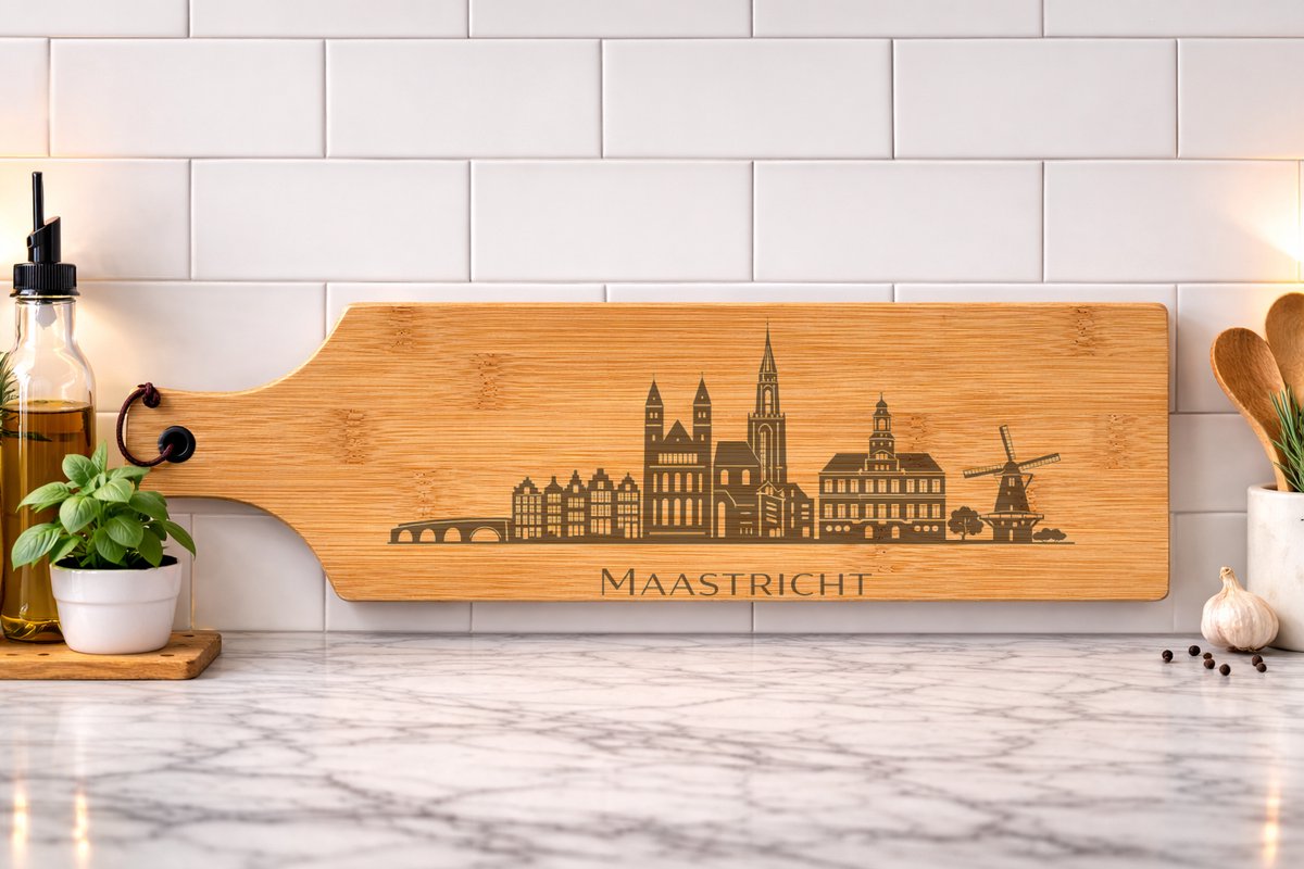 Borrelplank Skyline Maastricht gegraveerd 60x17cm- serveerplank-personalisatie mogelijk
