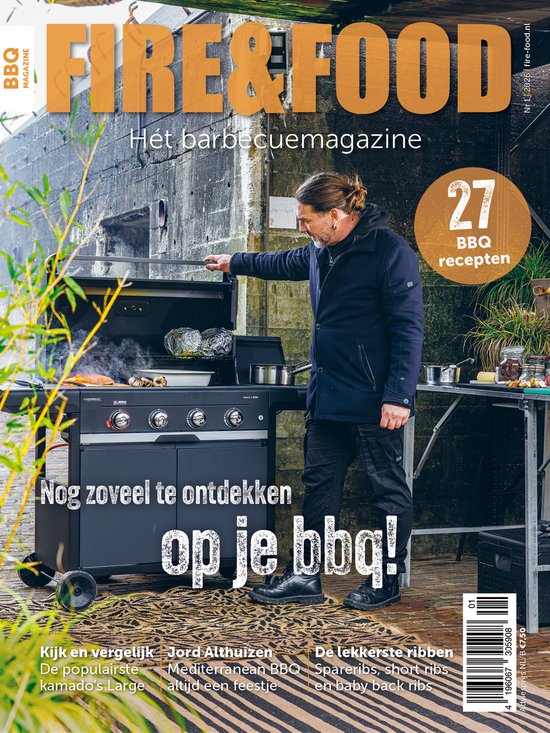 Tijdschrift 'Fire&Food' met op de voorpagina een man bij een barbecue. "Hét barbecuemagazine". 27 BBQ recepten.