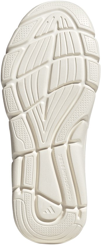 Onderkant van een lichtgrijze Adidas sneaker met profiel en 'CLOUDFOAM FLEX' opdruk.