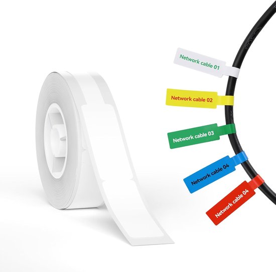 Witte labelrol met groene, gele, witte, blauwe en rode etiketten op een zwarte kabel.