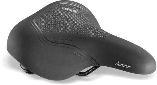 Zwart fietszadel Selle Royal Aurorae, schuin van voren, met 'Aurorae' op de zijkant.