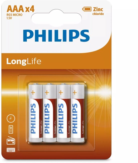 Verpakking met vier Philips LongLife AAA batterijen. De batterijen zijn wit met een blauw en oranje label.