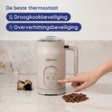 Beige melkopschuimer met display, koffiebonen en tekst over thermostaat.