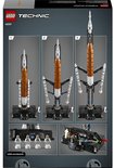 Doos LEGO Technic 42221 met afbeeldingen van het ruimtevaartuig, astronauten en technische details.