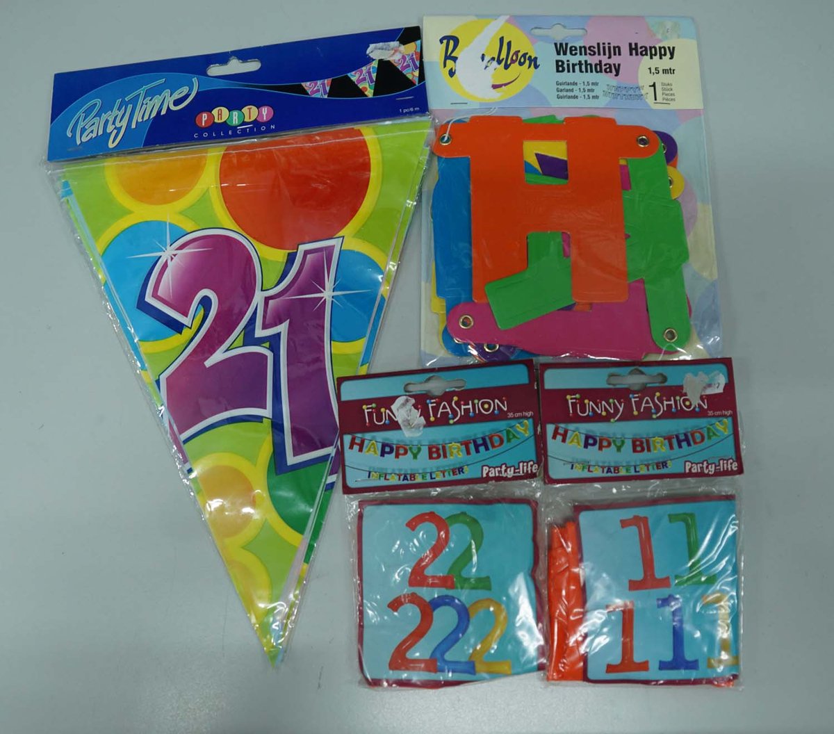 Verjaardag versierpakket 21 jaar met oranje cijfer - slinger 21 - opblaasletter oranje 21 - slinger Happy Brithday - slingers voor 21 jarige leeftijd - versiering voor 21 jarige bestaan - feest versiering voor 21 jarig verjaardag - versiering 21 jaar