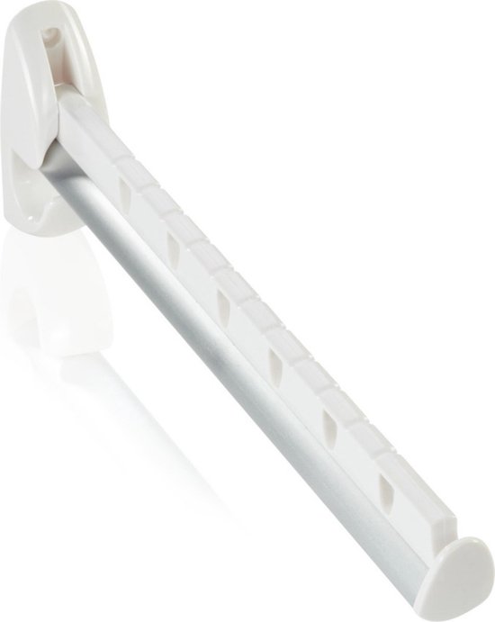 Eén witte kledingrail met zilverkleurige stang en uitsparingen.