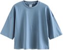 Blauw t-shirt met wijde driekwart mouwen, ronde hals.