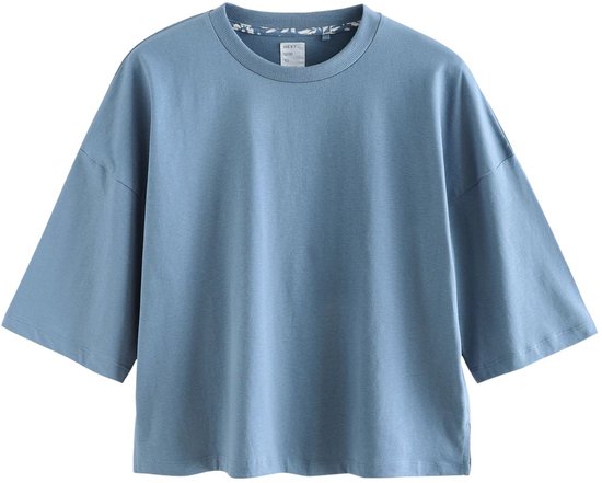 Blauw t-shirt met wijde driekwart mouwen, ronde hals.