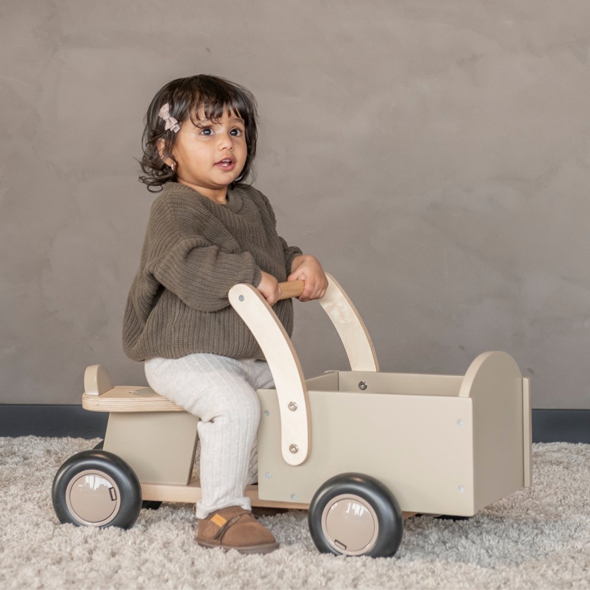 Bandits & Angels Bakfiets Loopfiets Hout Little Rider Beige Sand vanaf 1 jaar - Voor Jongens en Meisjes - Ride-On Houten Bakfiets - Houten Loop Fiets Beige - Geluidsarme Wielen - Kraamcadeau thumbnail 2