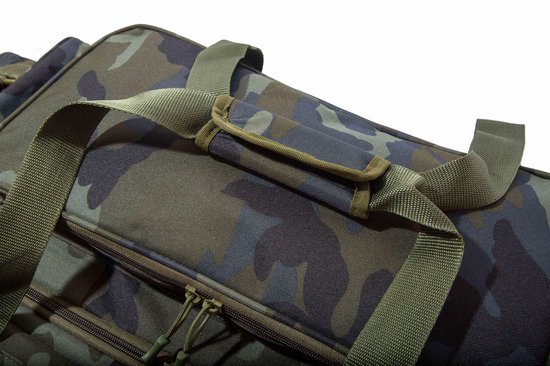 Close-up van de hengsels en ritsen van de camouflage tas.