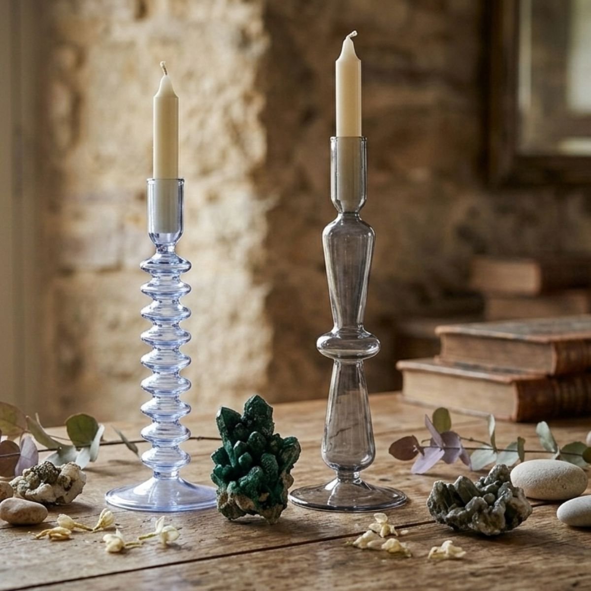 Arti Casa kandelaar spiraal - gemaakt van glas - modern design - ideaal voor dinerkaarsen - sfeervol decoratief accent voor woonkamer of tafel - afmeting ø8,5x26,5cm - kleur lichtblauw