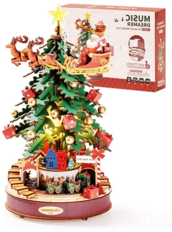 Kerstboom met Santa Claus, rendieren, cadeautjes en een trein. Met 'Music Dreamer' doos.