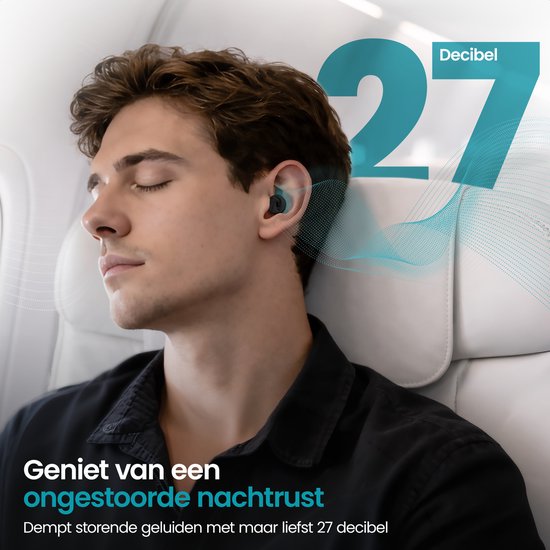 Man slaapt in een vliegtuigstoel met oordopjes in, met de tekst 'Geniet van een ongestoorde nachtrust' en '27 Decibel'.
