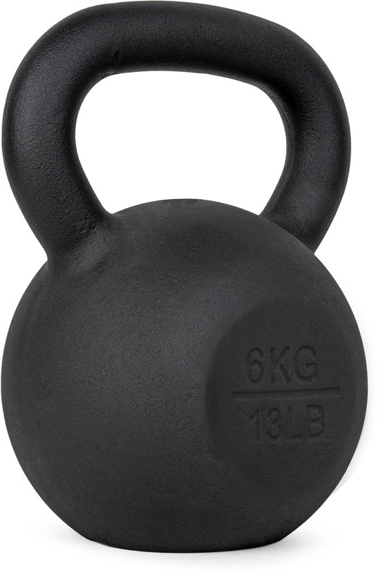 Zwarte gietijzeren kettlebell van 6 kg (13 lb) met ergonomische handgreep.