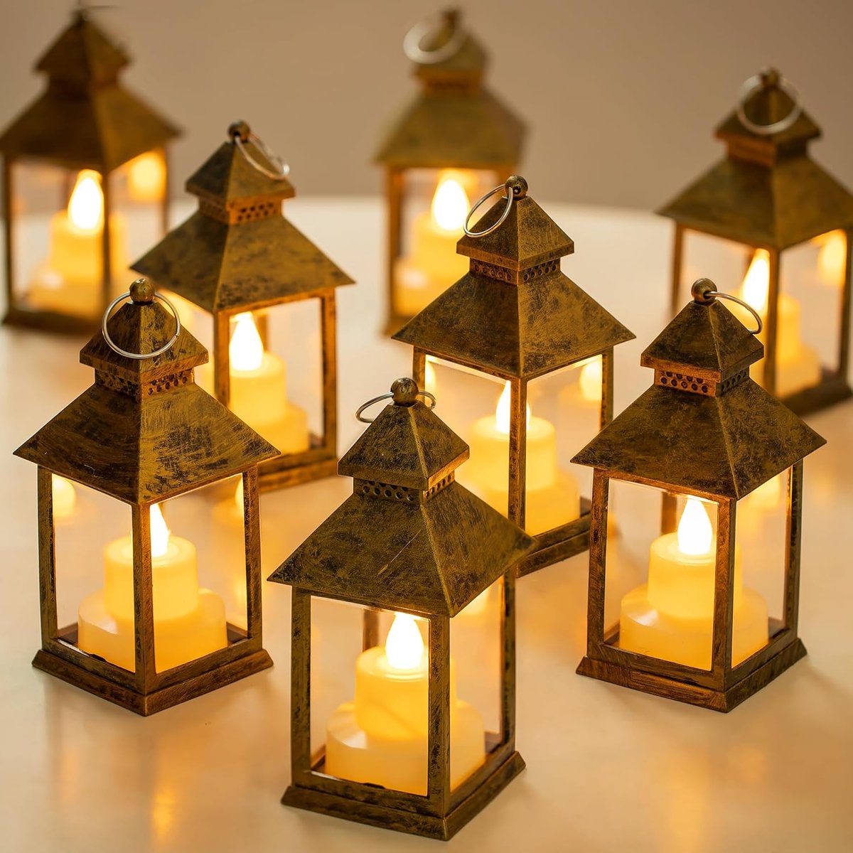 Famanu – Gouden Decoratieve Lantaarn – Kleine Ophangbare Kaarsenhouder voor Bruiloften - Tafeldecoratie en Feestdagen