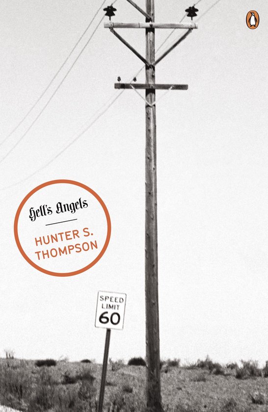 Couverture de livre avec 'Hell's Angels' et 'Hunter S. Thompson' dans un cercle orange, à côté d'un poteau électrique et d'un panneau de limite de vitesse de 60 mph.