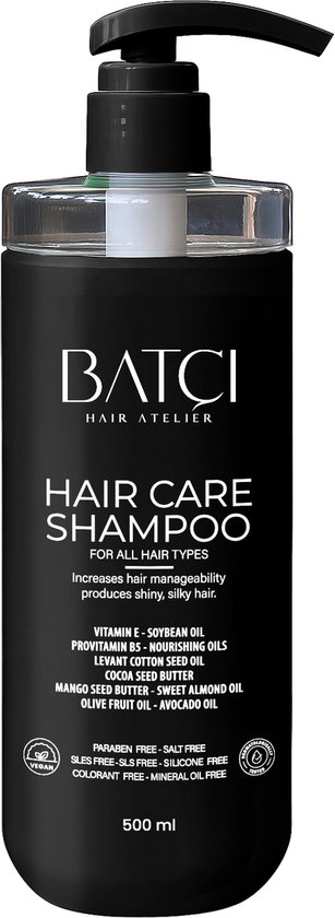Bouteille de shampoing noir BATCI avec pompe, avec informations sur la marque et le produit, logos vegan et sans paraben.