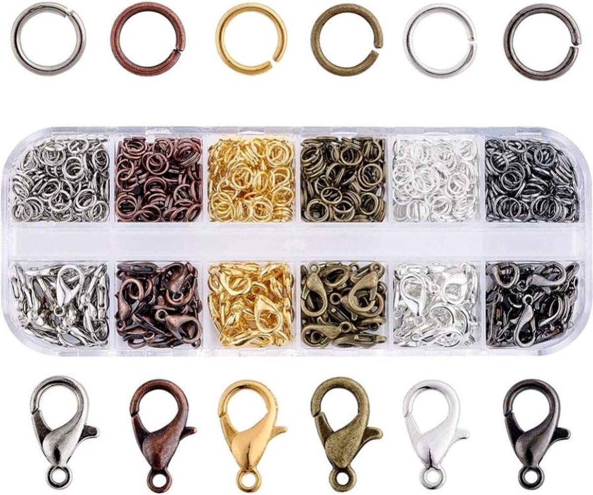 Okado Karabijnsluitingen & Springringen Set 960 stuks – Karabijnsluiting 12 mm + Open ringetjes 5 mm – Assorti kleuren – Opbergdoos met 12 vakjes – Voor sieraden maken & DIY