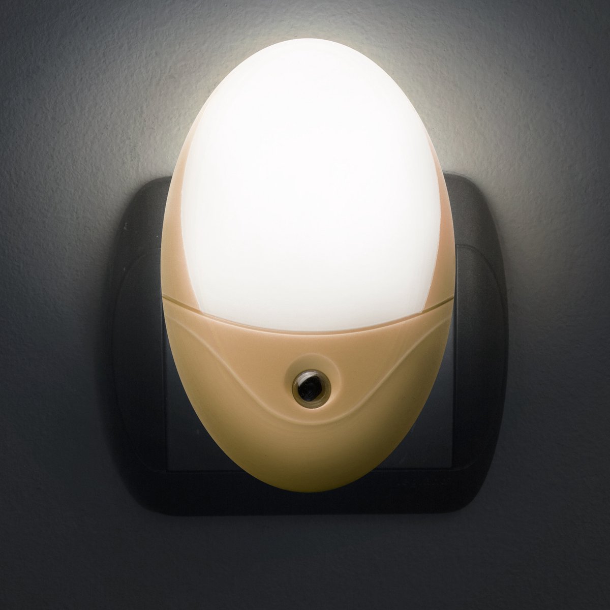 LED Stopcontact Stekker Nachtlampje - Met Lichtsensor - 240V - 6x LED (Koel Wit 6000K) - 0,5W - \~20 Lumen - Automatisch Aan/Uit - Energiezuinig - 30.000u Levensduur - Voor Slaapkamer, Gang & Kinderkamer [20281C]