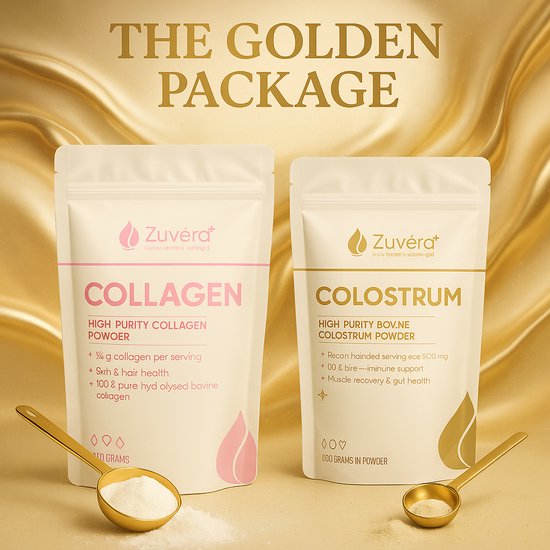 Twee beige zakken, "Zuvéra Collagen" en "Zuvéra Colostrum", naast elkaar op een gouden achtergrond. Goudkleurige lepels met poeder zijn zichtbaar.