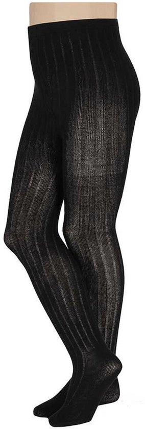 Zijaanzicht van een model met zwarte panty's met een gedefinieerd verticaal ribbelpatroon.