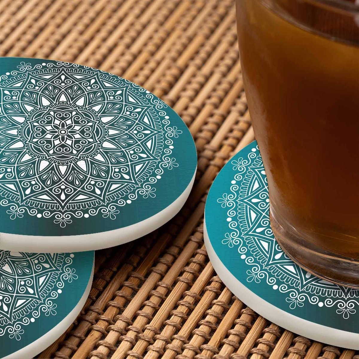 Set van 2 Decoratieve Onderzetters met Mandala Patroon - Zwart-Wit Doodles voor Dranken