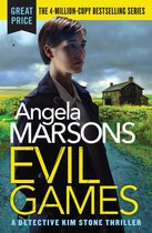Boekomslag met een vrouw in een trenchcoat, voor een landschap met een huis. Titel: EVIL GAMES.