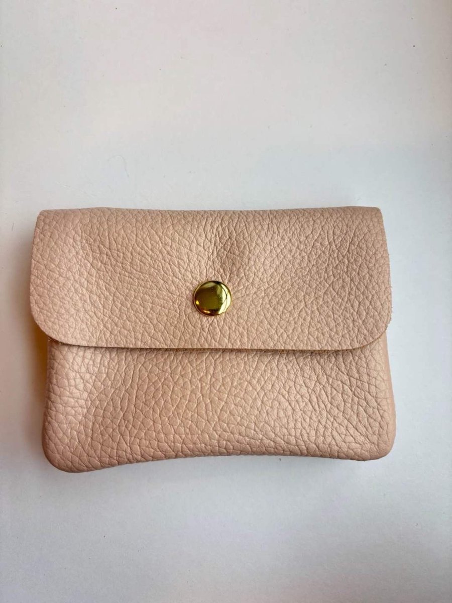 Portemonnee Zalm Roze Light Mat | Matte afwerking | 11 cm x 8 cm | Wallet | Geld | Betalen | Accessoires | Accessoire | Mode | Fashion | Echt leer | Leather | Dames | Vrouwen | Mama | Cadeau | Kado | Luxe uitstraling | Mini | Small Dame Trendy