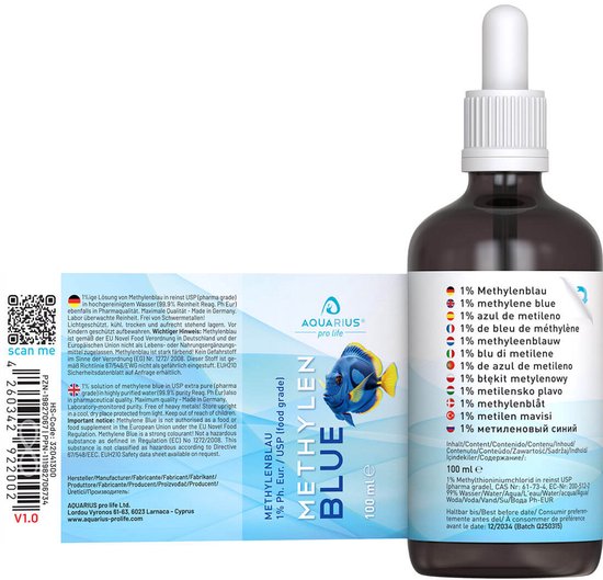Flesje met donkerbruine vloeistof, met druppelaar dop. De tekst op het etiket bevat een afbeelding van een blauw-gele vis en "METHYLEN BLUE 100 ml".