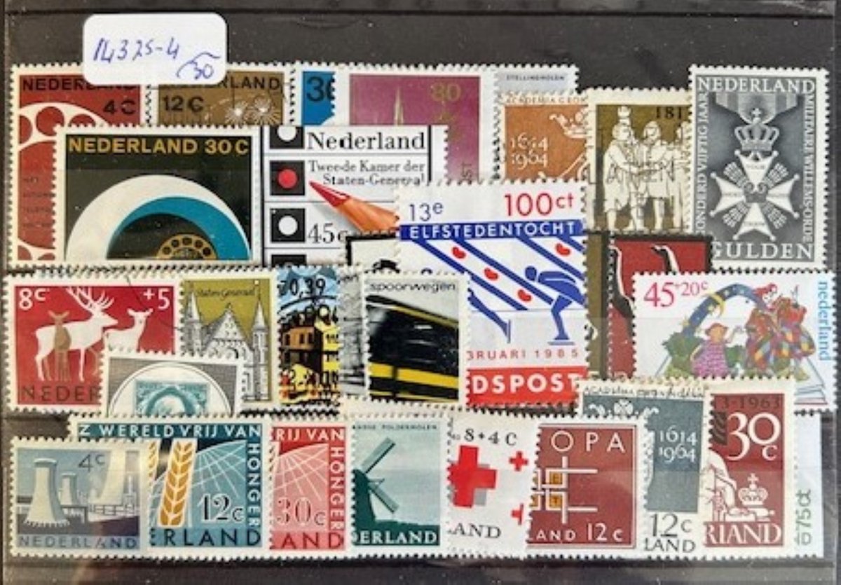 Luxe postzegel pakket (A6 formaat) - collectie van 30 verschillende postzegels van Nederland kan als ansichtkaart in een A5 envelop. Authentiek cadeau - cadeau - geschenk