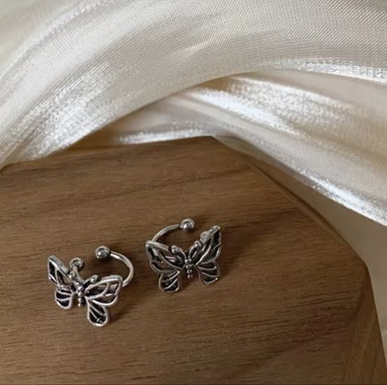 GoedeDoelen.Shop | Klem-Oorbellen Vlinder Silver | Zilverkleurig | Afmeting Vlinder: 1x1 CM | Vlinder Oorbel | Ear Cuffs | Butterfly | Transformatie | Vleugels | Oorsieraad | Wellness-House