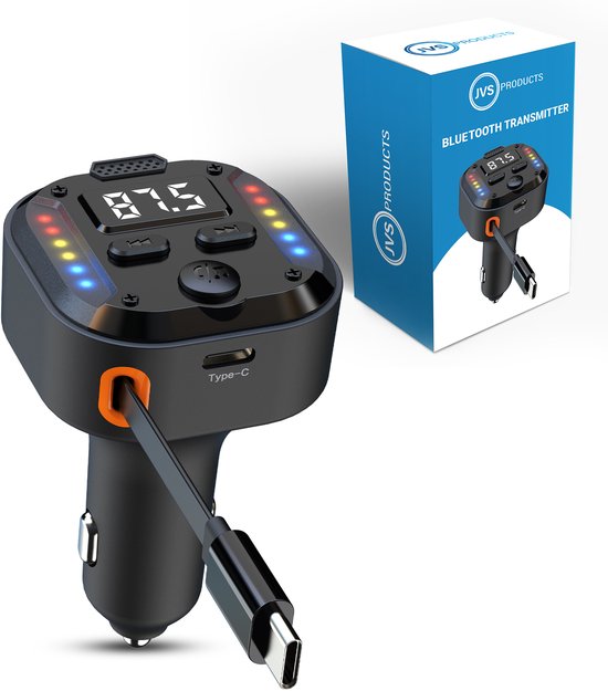 Zwarte Bluetooth carkit met LED-scherm, USB-C kabel en verpakking.