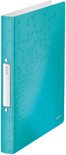 Turquoise Leitz ringband met geometrisch patroon en labelhouder op de rug.