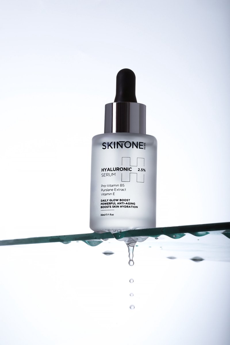 SKINTONE SKIN® - Hyaluronzuur 2,5% Serum Booster - Met Pro Vitamine B5 E & Purslane Extract - Gezichtsserum - Collageen - Anti Rimpel - Hydrateert - Pigmentvlekken - 60ml – Vrouwen Mannen – Gezicht Vitamin – Verzorging - Anti-Rimpel - Hydratatie
